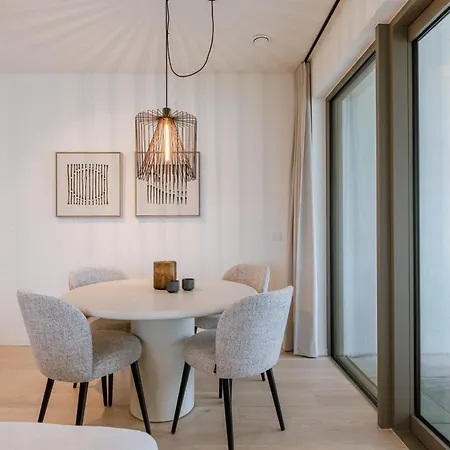Luxury 4-guest Balcony And Free Parking *