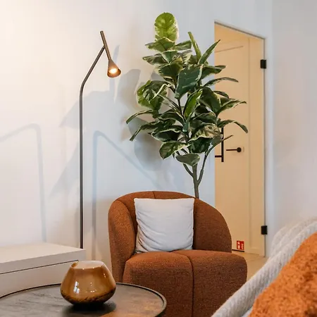 Luxury 4-guest Balcony And Free Parking Holiday home