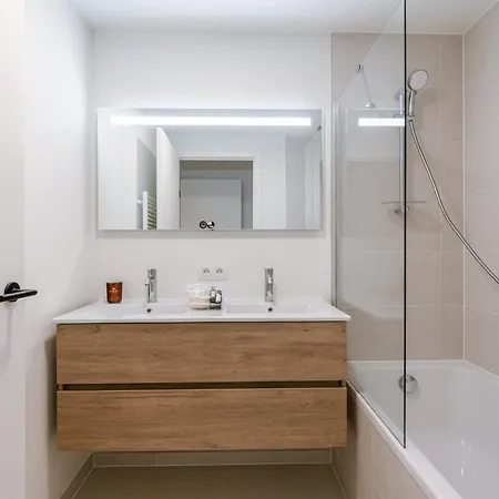 Luxury 4-guest Balcony And Free Parking * Ostenda
