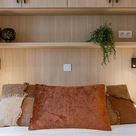 Luxury 4-guest Balcony And Free Parking Holiday home