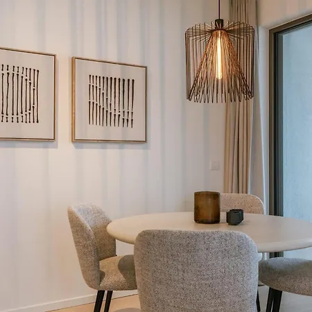 Luxury 4-guest Balcony And Free Parking Holiday home