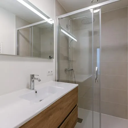Luxury 4-guest Balcony And Free Parking 別荘 オステンド
